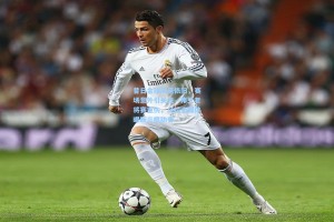 昔日金球风采依旧，赛场意外引关注—弗兰老将赛重伤，乌拉圭媒体曝断三根肋骨